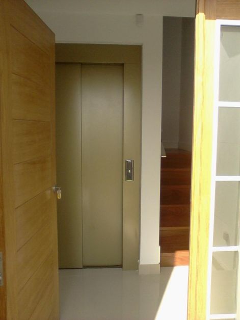 bejarati_ajto-lift.jpg